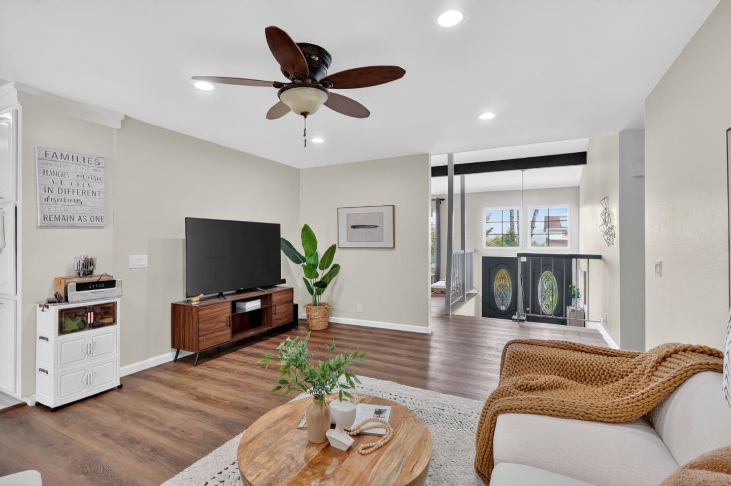 Detail Gallery Image 6 of 28 For 774 River View Dr, San Jose,  CA 95111 - 4 Beds | 3 Baths