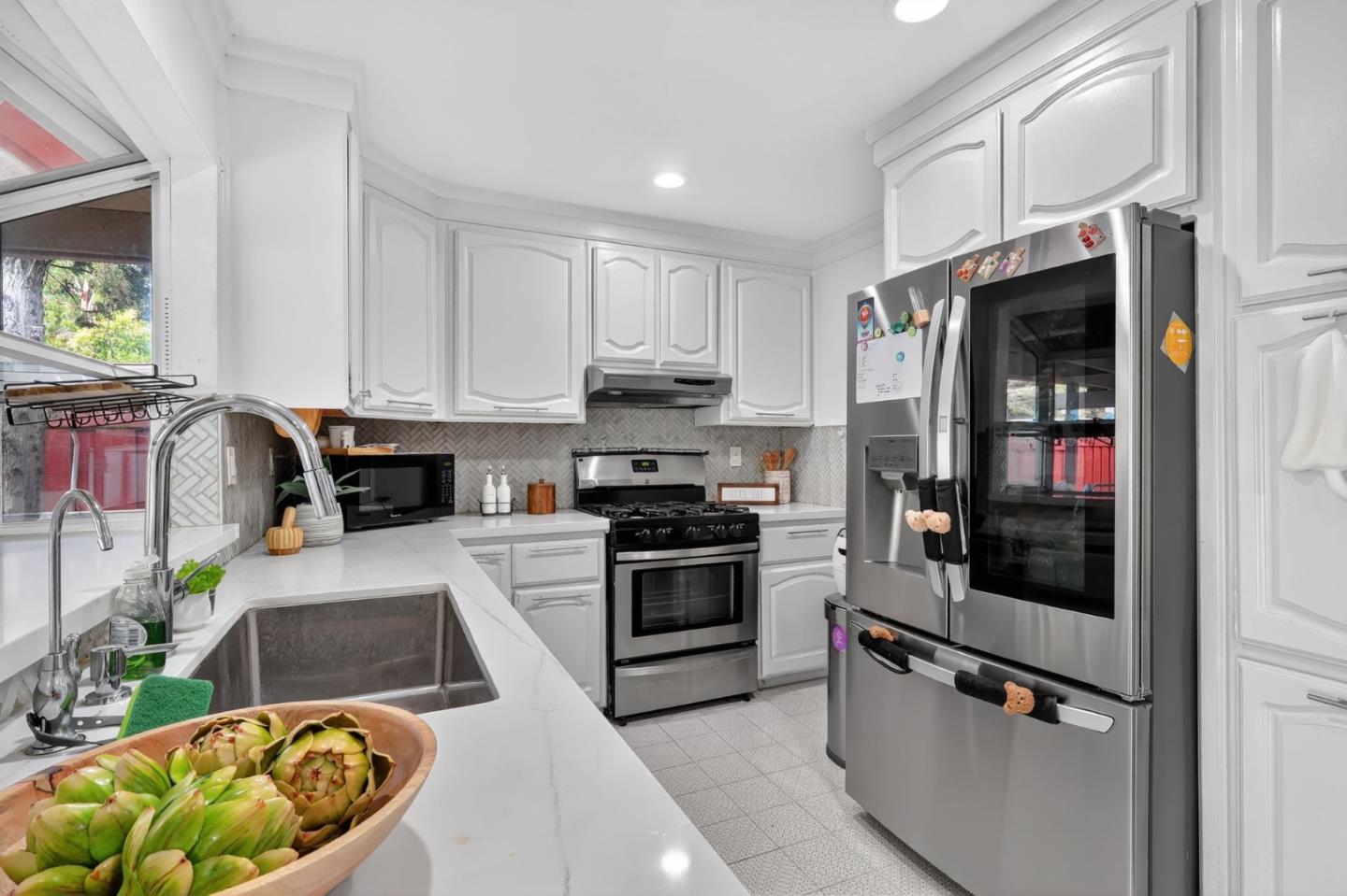 Detail Gallery Image 9 of 28 For 774 River View Dr, San Jose,  CA 95111 - 4 Beds | 3 Baths