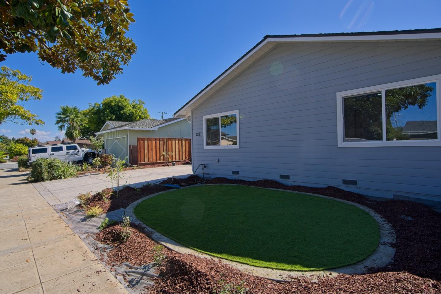 Detail Gallery Image 3 of 27 For 922 Iris Ave, Sunnyvale,  CA 94086 - 4 Beds | 3 Baths