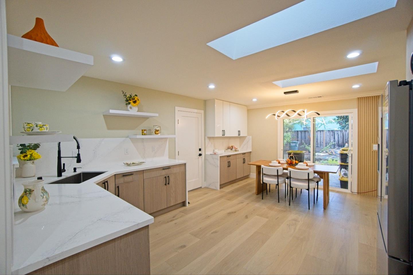 Detail Gallery Image 6 of 27 For 922 Iris Ave, Sunnyvale,  CA 94086 - 4 Beds | 3 Baths