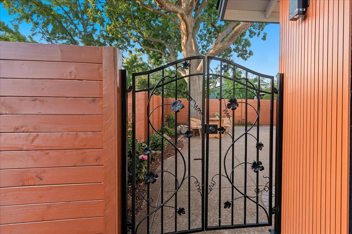 Detail Gallery Image 12 of 113 For 3104 Cherry Ave, San Jose,  CA 95118 - 4 Beds | 3 Baths