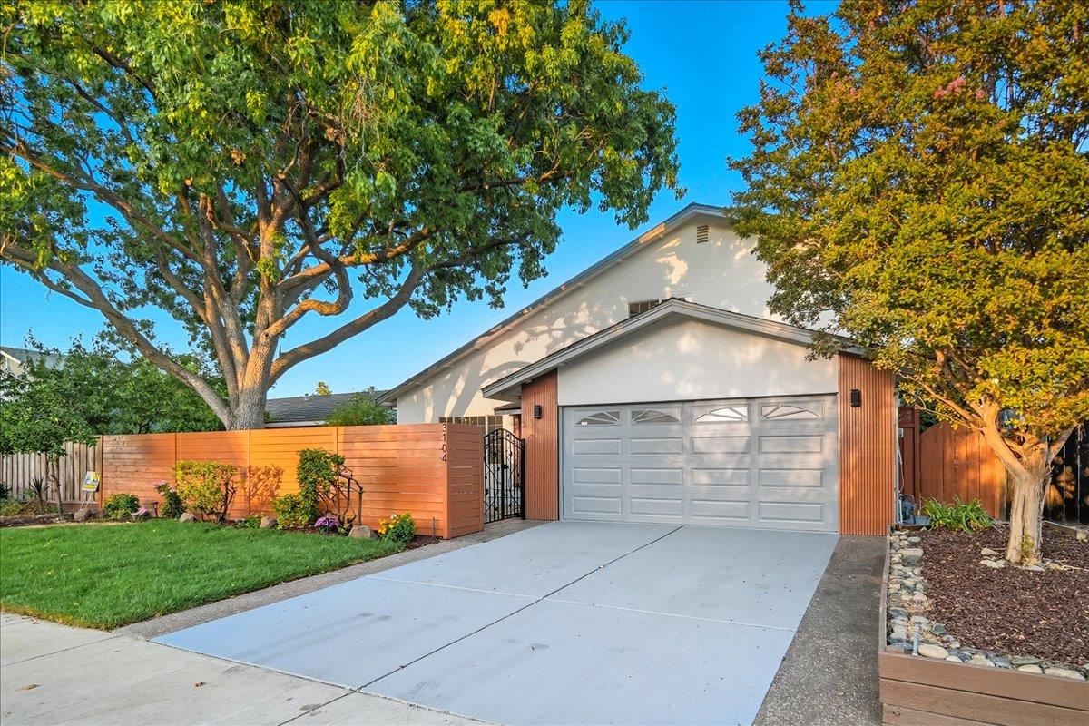 Detail Gallery Image 15 of 113 For 3104 Cherry Ave, San Jose,  CA 95118 - 4 Beds | 3 Baths