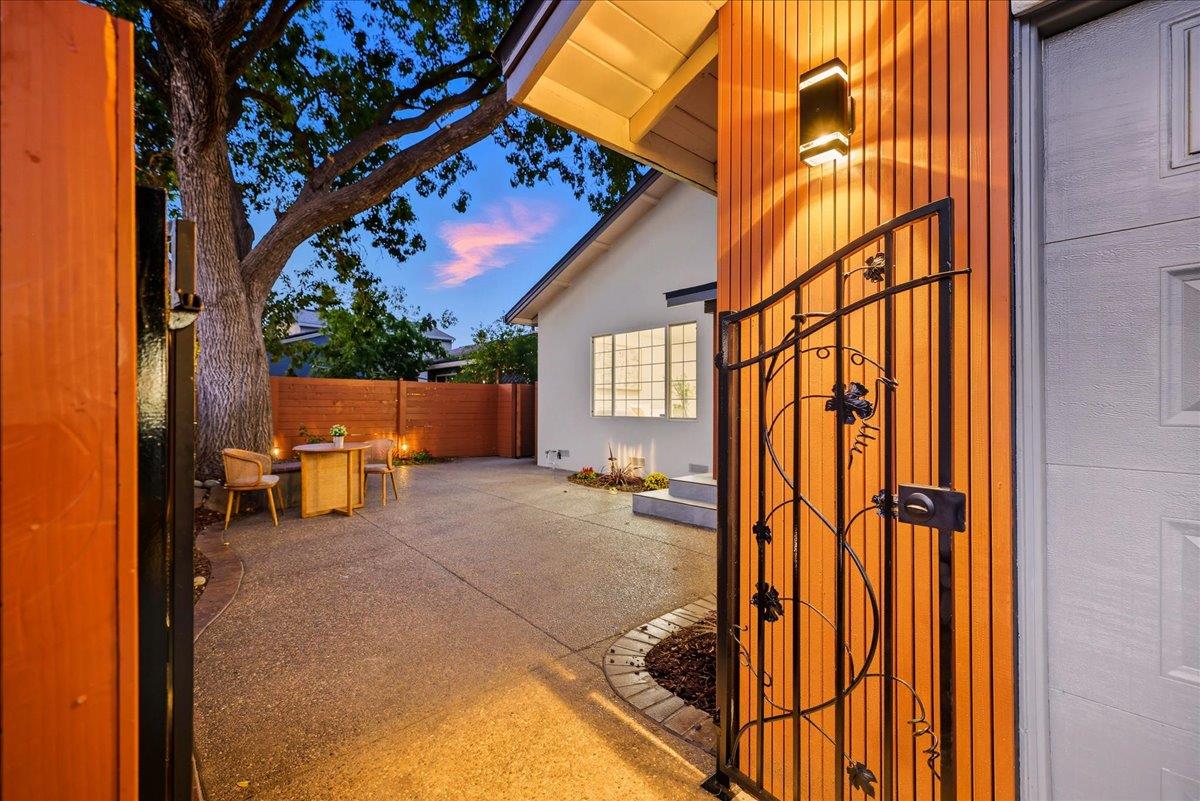 Detail Gallery Image 5 of 113 For 3104 Cherry Ave, San Jose,  CA 95118 - 4 Beds | 3 Baths