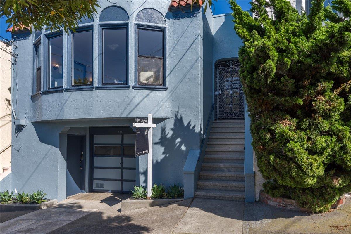 Detail Gallery Image 2 of 24 For 1678 24th Ave, San Francisco,  CA 94122 - 3 Beds | 2 Baths