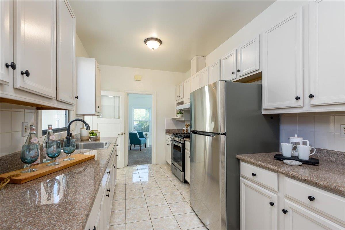 Detail Gallery Image 8 of 24 For 1678 24th Ave, San Francisco,  CA 94122 - 3 Beds | 2 Baths