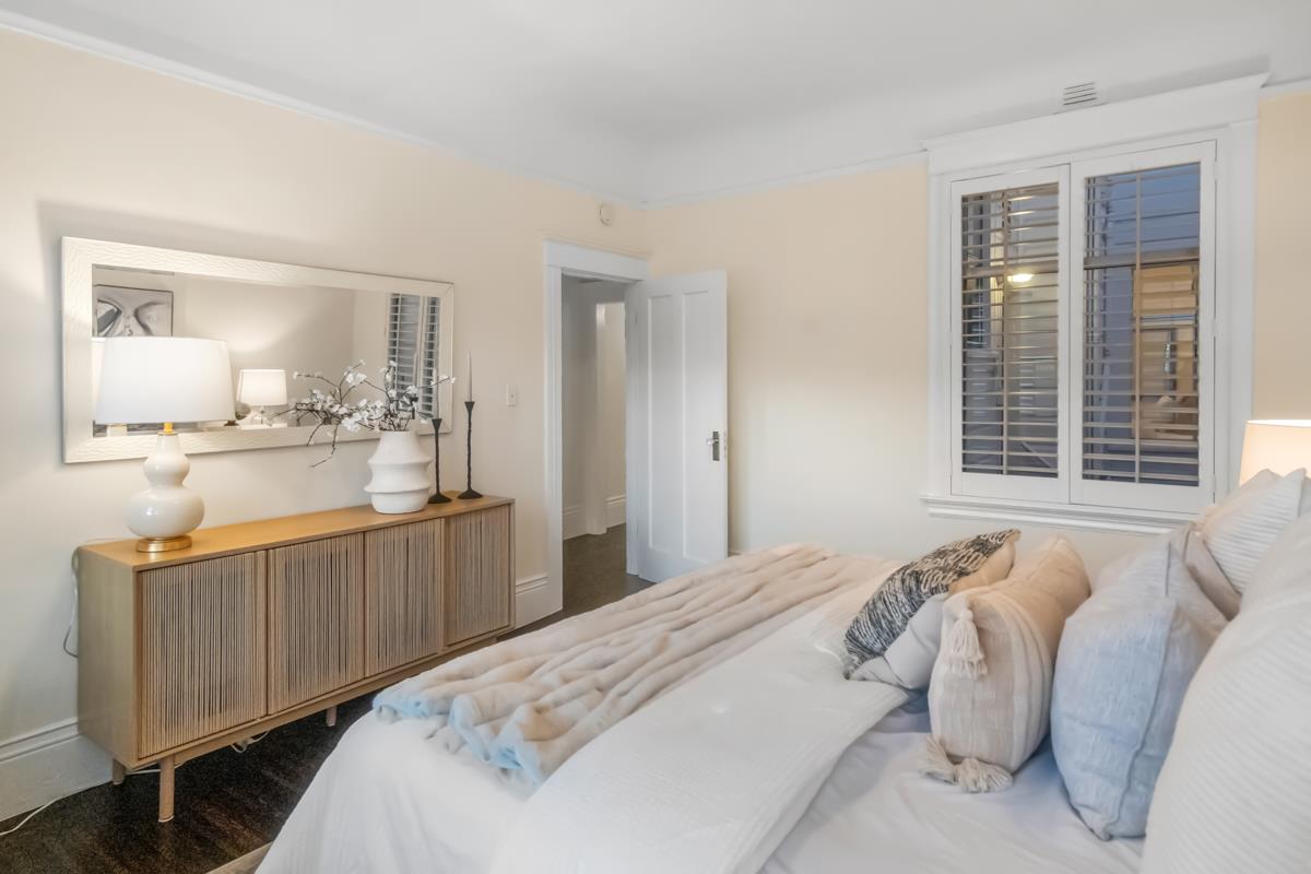 Detail Gallery Image 7 of 44 For 795 Dolores St, San Francisco,  CA 94110 - 3 Beds | 2 Baths