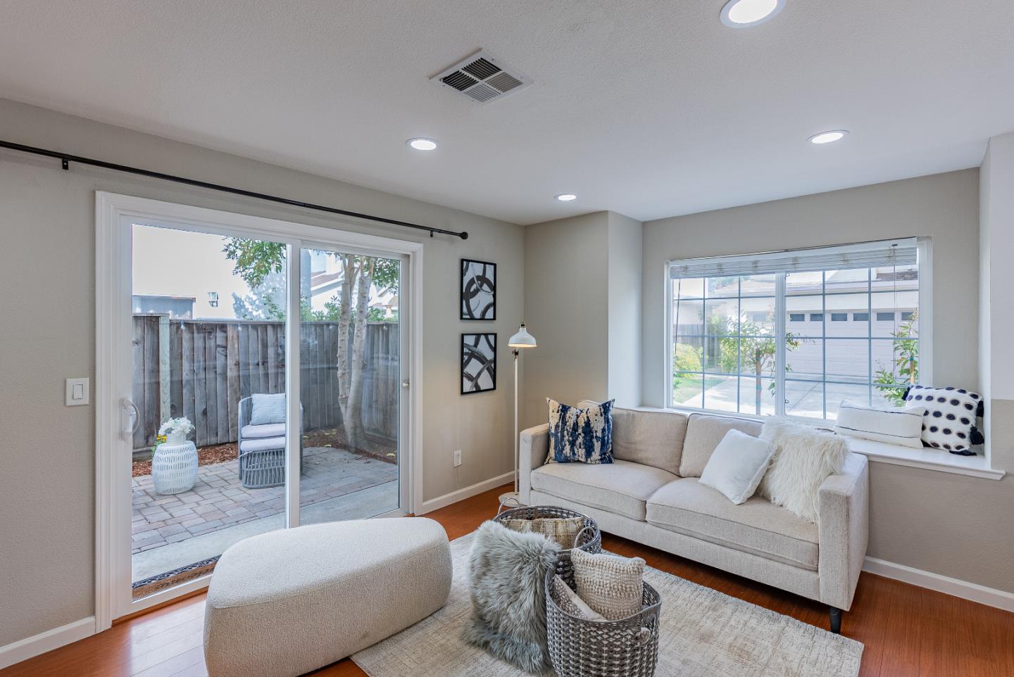 Detail Gallery Image 15 of 36 For 530 Devonshire Ct, Mountain View,  CA 94043 - 3 Beds | 2/1 Baths