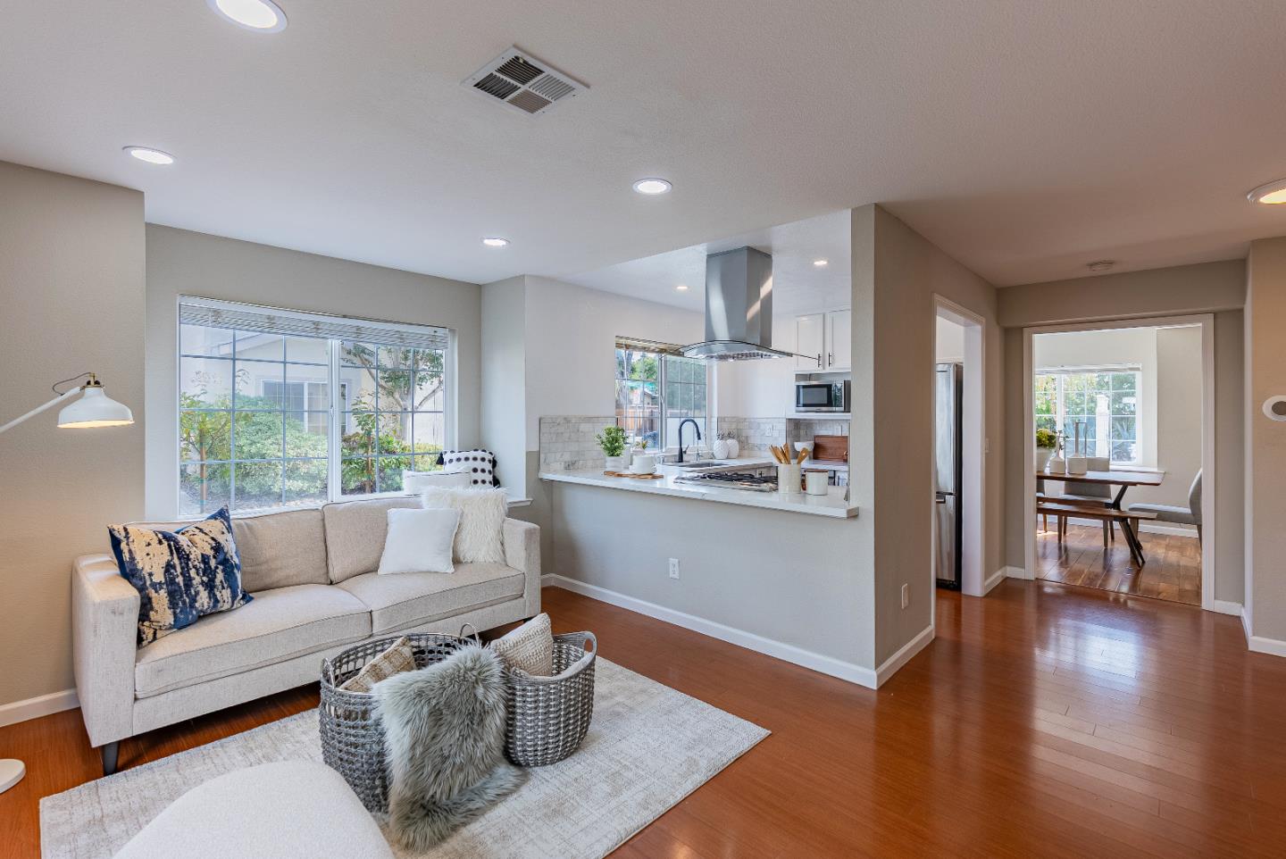 Detail Gallery Image 16 of 36 For 530 Devonshire Ct, Mountain View,  CA 94043 - 3 Beds | 2/1 Baths