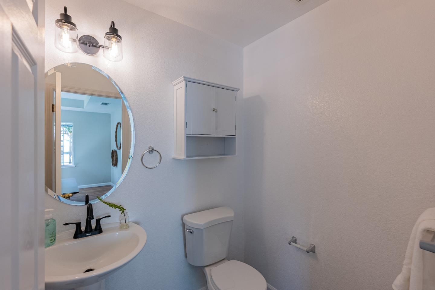 Detail Gallery Image 19 of 36 For 530 Devonshire Ct, Mountain View,  CA 94043 - 3 Beds | 2/1 Baths