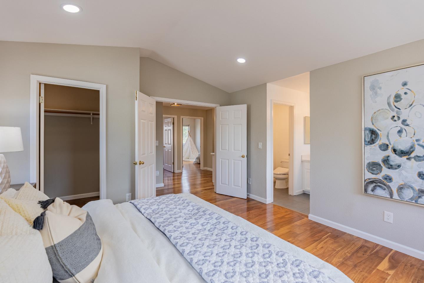 Detail Gallery Image 21 of 36 For 530 Devonshire Ct, Mountain View,  CA 94043 - 3 Beds | 2/1 Baths