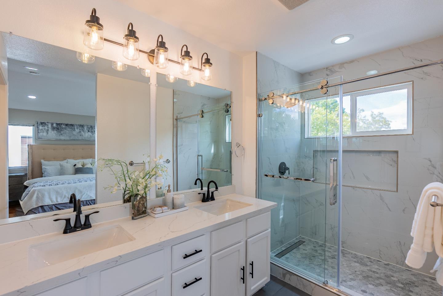 Detail Gallery Image 22 of 36 For 530 Devonshire Ct, Mountain View,  CA 94043 - 3 Beds | 2/1 Baths