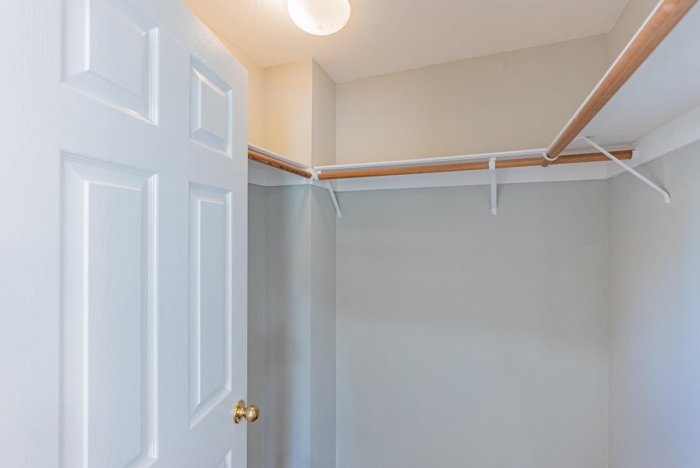 Detail Gallery Image 24 of 36 For 530 Devonshire Ct, Mountain View,  CA 94043 - 3 Beds | 2/1 Baths