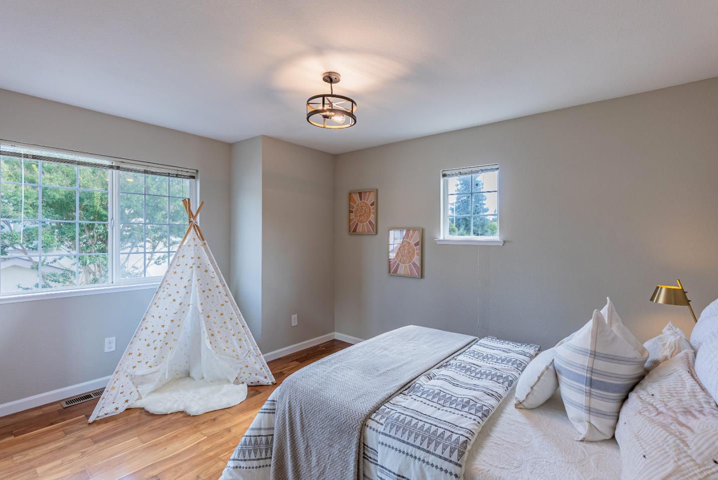 Detail Gallery Image 28 of 36 For 530 Devonshire Ct, Mountain View,  CA 94043 - 3 Beds | 2/1 Baths