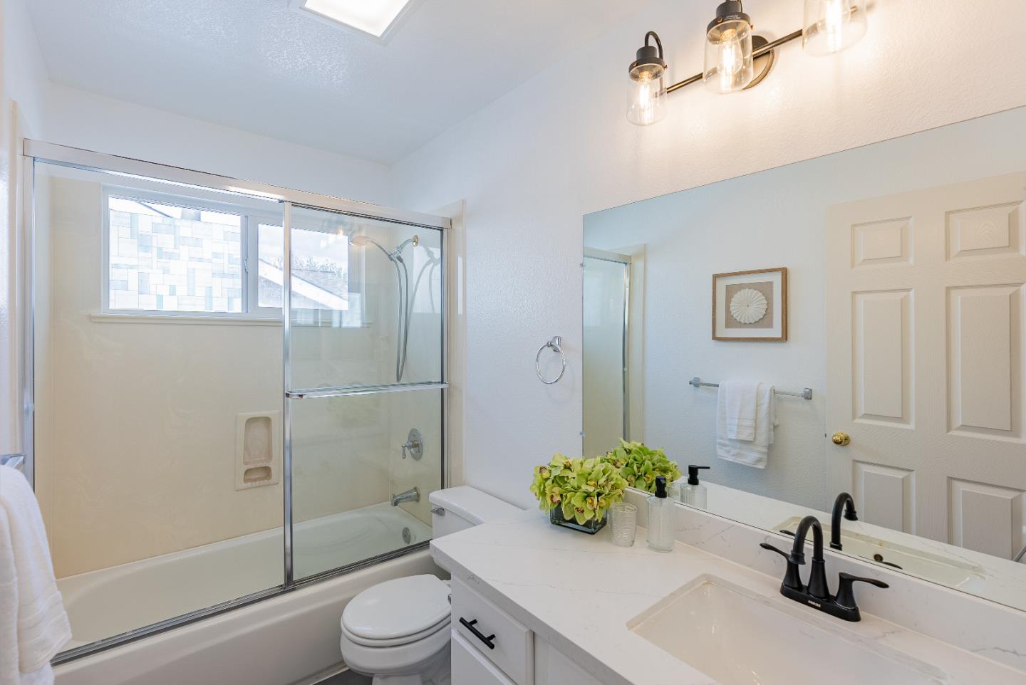 Detail Gallery Image 30 of 36 For 530 Devonshire Ct, Mountain View,  CA 94043 - 3 Beds | 2/1 Baths
