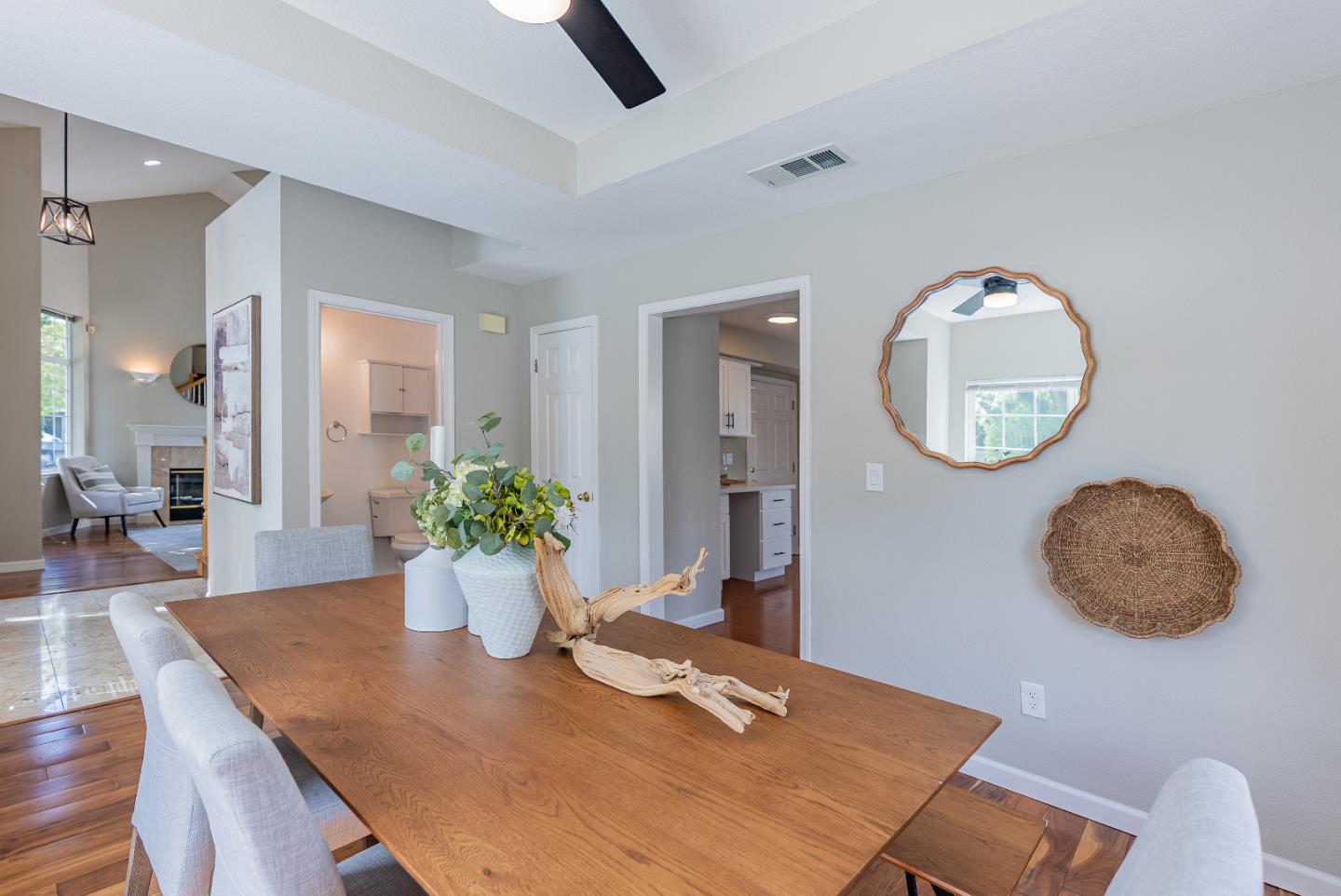 Detail Gallery Image 8 of 36 For 530 Devonshire Ct, Mountain View,  CA 94043 - 3 Beds | 2/1 Baths