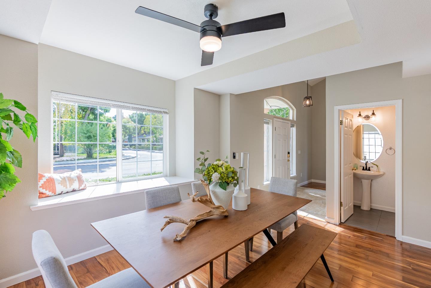 Detail Gallery Image 9 of 36 For 530 Devonshire Ct, Mountain View,  CA 94043 - 3 Beds | 2/1 Baths