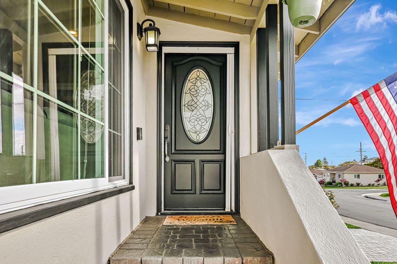 Detail Gallery Image 4 of 41 For 579 Hawthorne Ave, San Bruno,  CA 94066 - 3 Beds | 1/1 Baths