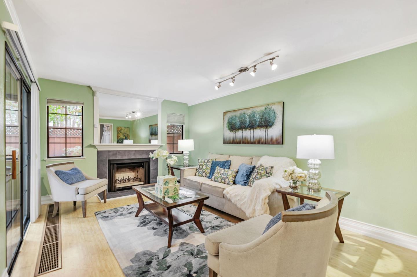 Detail Gallery Image 13 of 38 For 175 Evandale Ave #2,  Mountain View,  CA 94043 - 2 Beds | 2/1 Baths