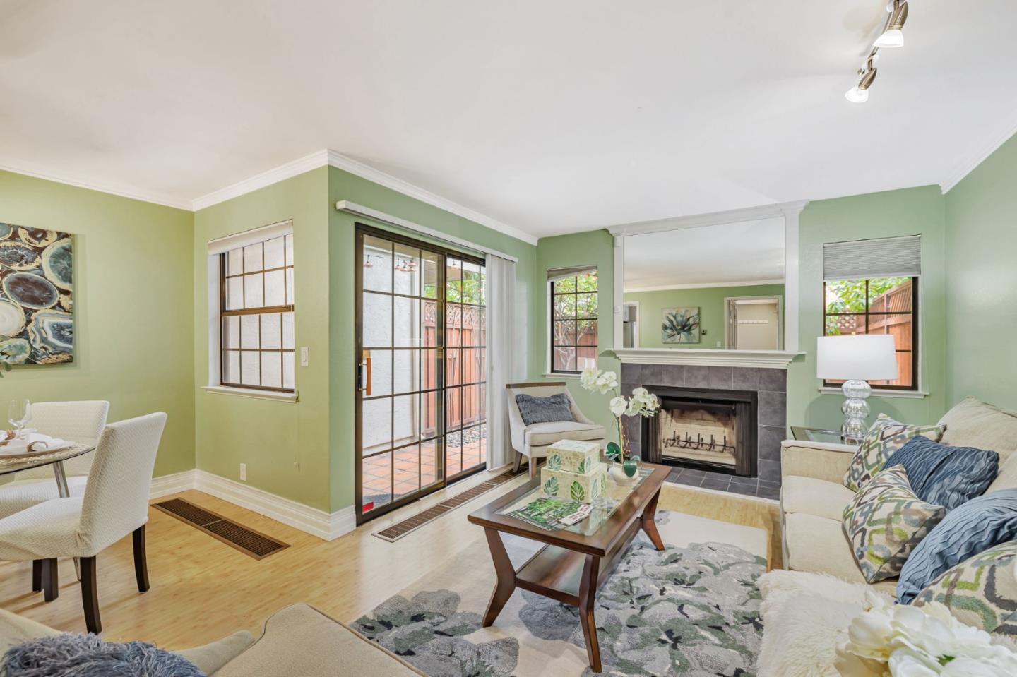 Detail Gallery Image 14 of 38 For 175 Evandale Ave #2,  Mountain View,  CA 94043 - 2 Beds | 2/1 Baths