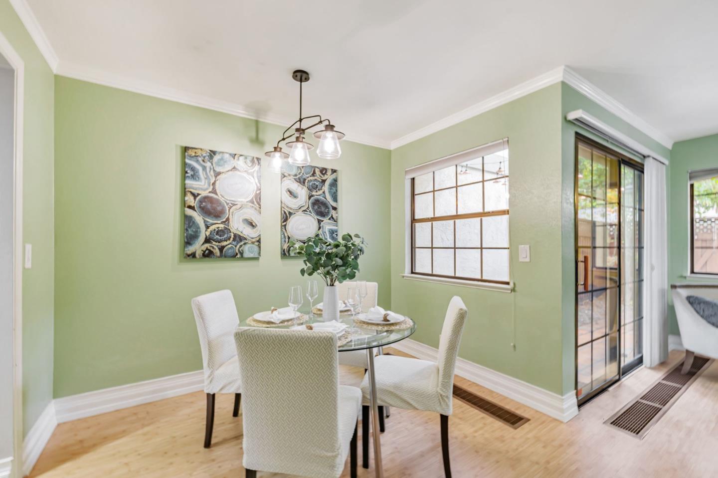 Detail Gallery Image 15 of 38 For 175 Evandale Ave #2,  Mountain View,  CA 94043 - 2 Beds | 2/1 Baths