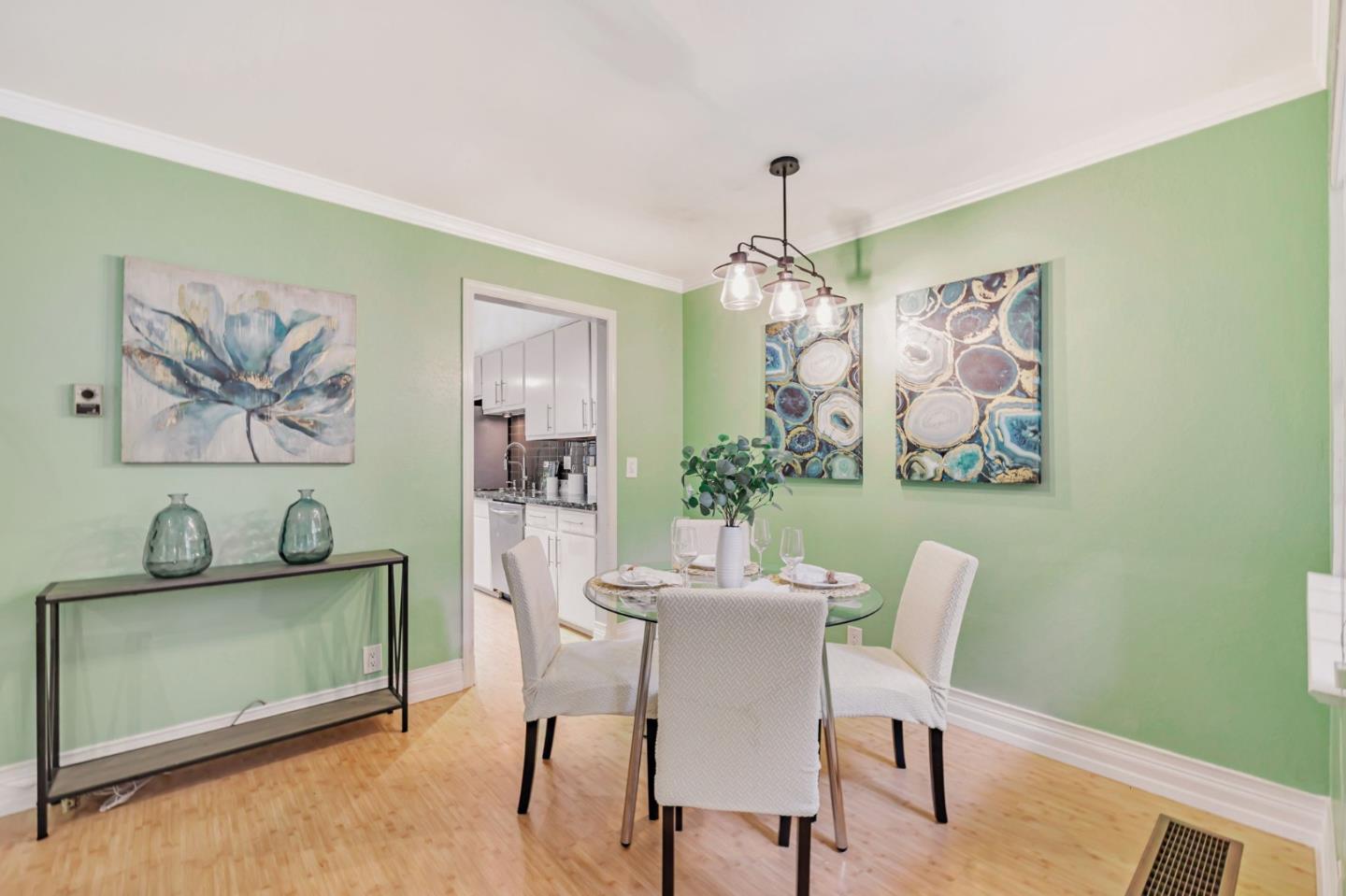 Detail Gallery Image 16 of 38 For 175 Evandale Ave #2,  Mountain View,  CA 94043 - 2 Beds | 2/1 Baths