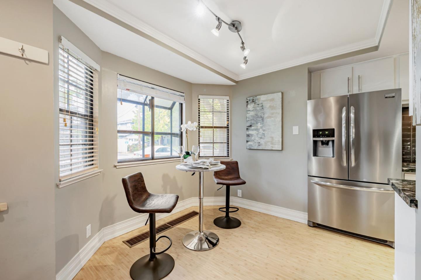 Detail Gallery Image 17 of 38 For 175 Evandale Ave #2,  Mountain View,  CA 94043 - 2 Beds | 2/1 Baths