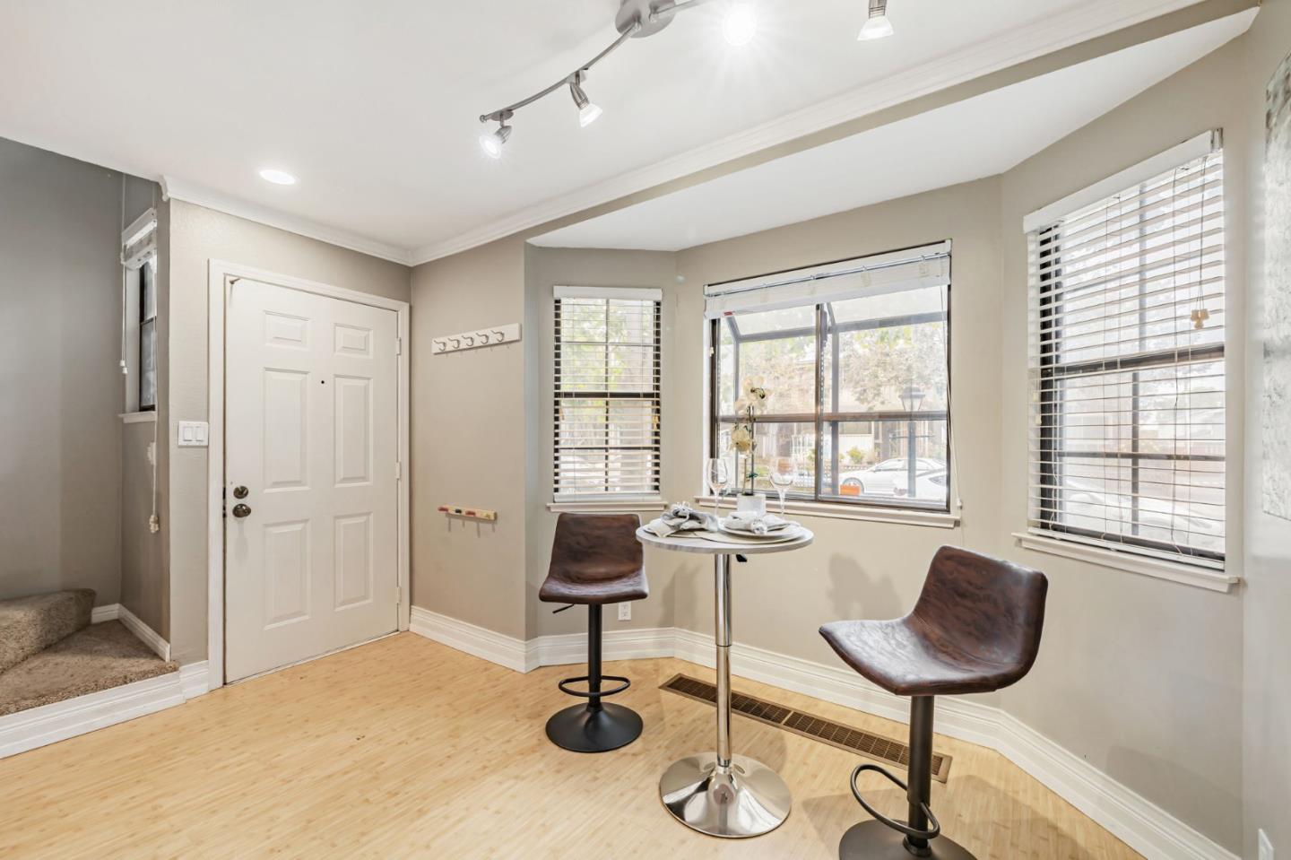 Detail Gallery Image 18 of 38 For 175 Evandale Ave #2,  Mountain View,  CA 94043 - 2 Beds | 2/1 Baths