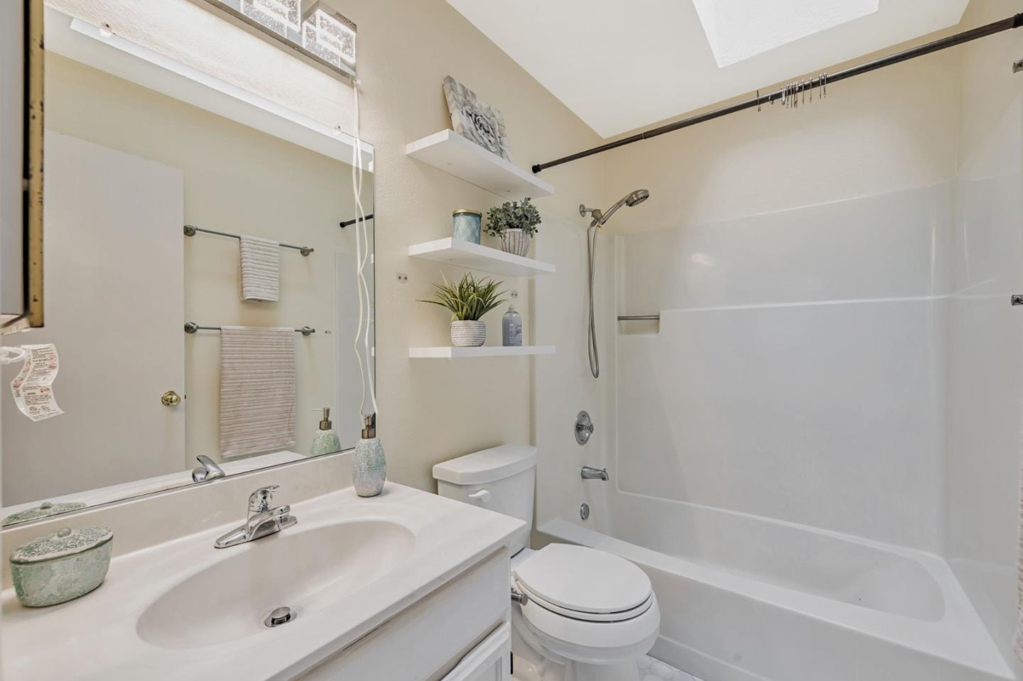 Detail Gallery Image 27 of 38 For 175 Evandale Ave #2,  Mountain View,  CA 94043 - 2 Beds | 2/1 Baths