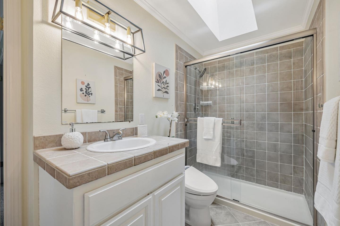 Detail Gallery Image 28 of 38 For 175 Evandale Ave #2,  Mountain View,  CA 94043 - 2 Beds | 2/1 Baths