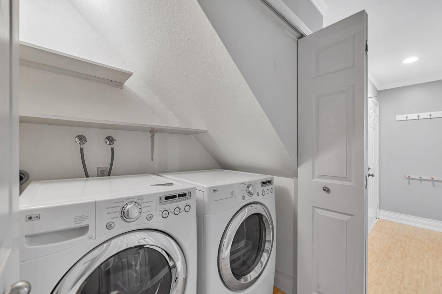 Detail Gallery Image 29 of 38 For 175 Evandale Ave #2,  Mountain View,  CA 94043 - 2 Beds | 2/1 Baths