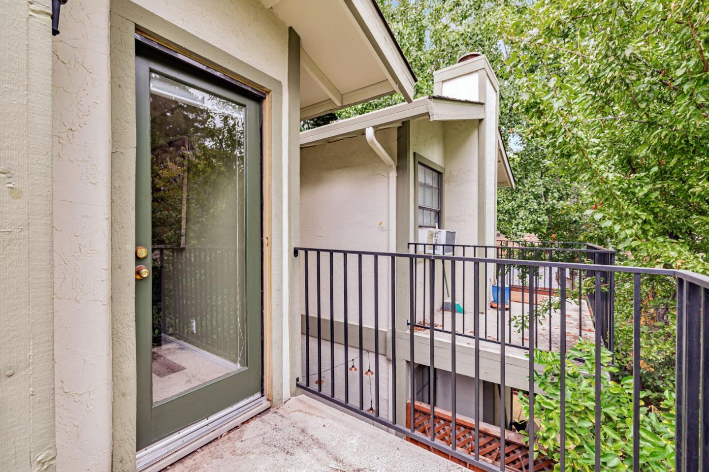 Detail Gallery Image 32 of 38 For 175 Evandale Ave #2,  Mountain View,  CA 94043 - 2 Beds | 2/1 Baths