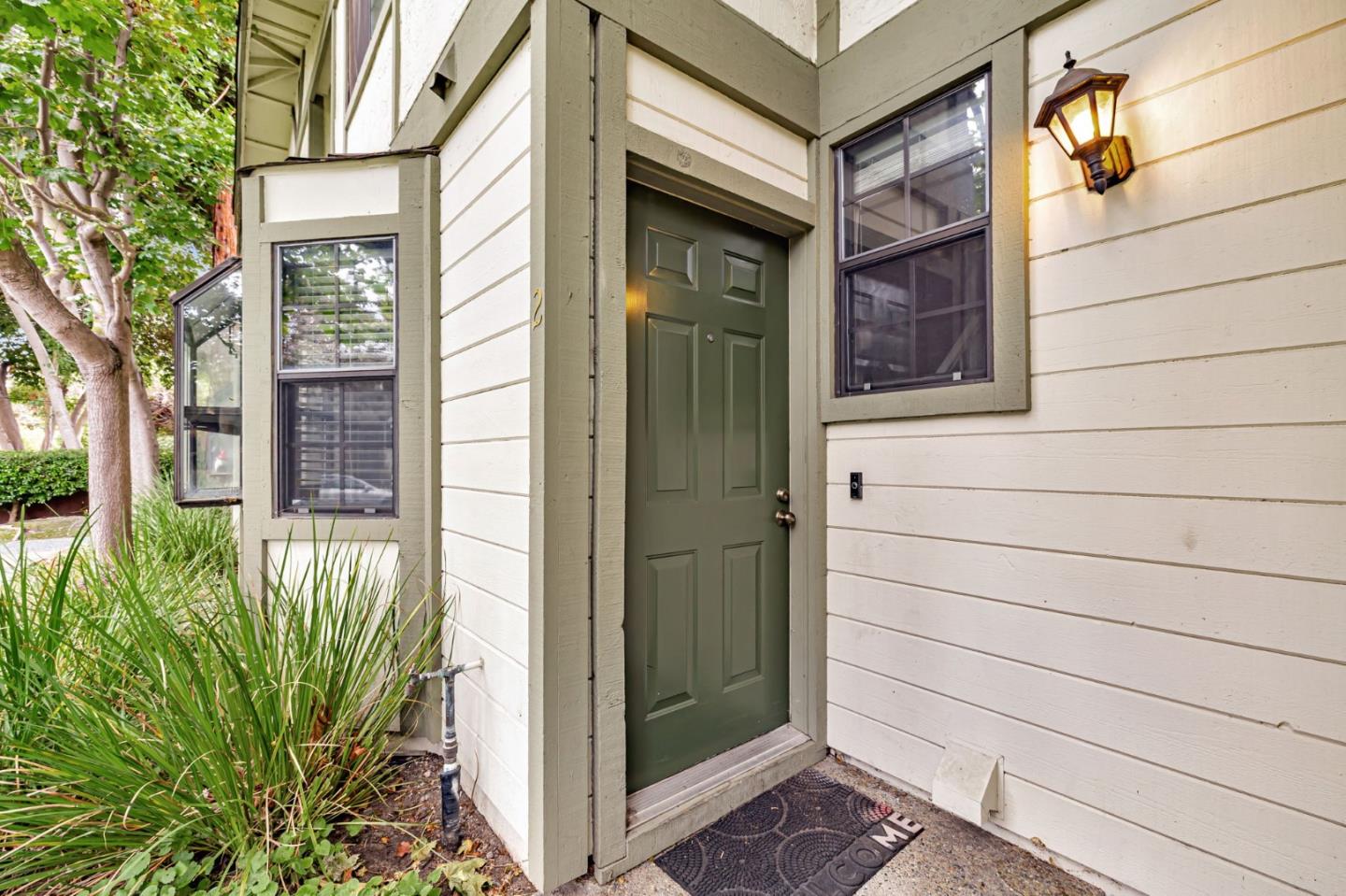 Detail Gallery Image 4 of 38 For 175 Evandale Ave #2,  Mountain View,  CA 94043 - 2 Beds | 2/1 Baths