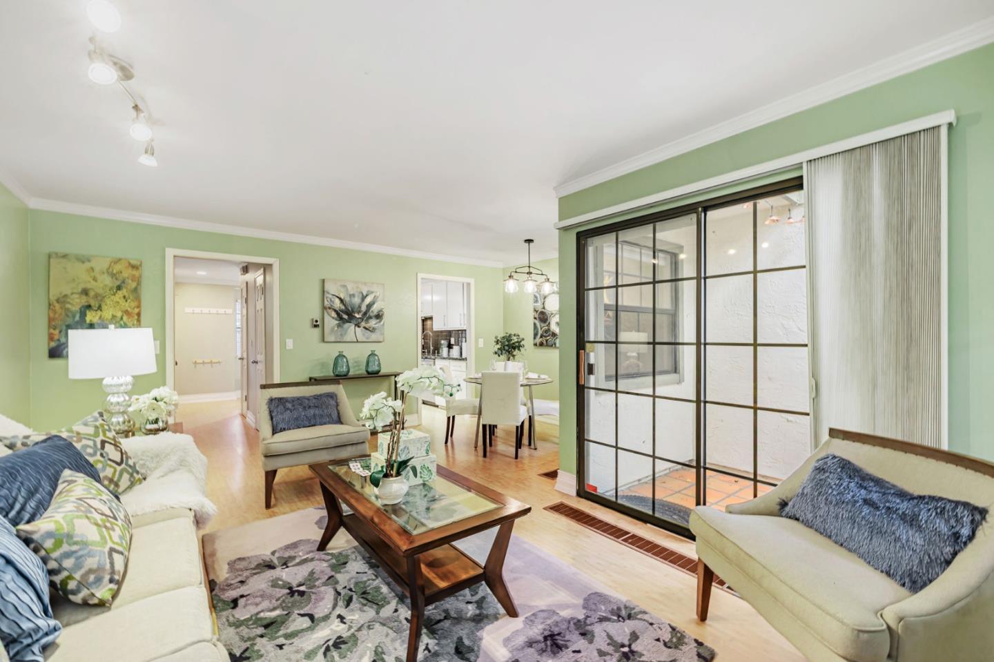 Detail Gallery Image 5 of 38 For 175 Evandale Ave #2,  Mountain View,  CA 94043 - 2 Beds | 2/1 Baths