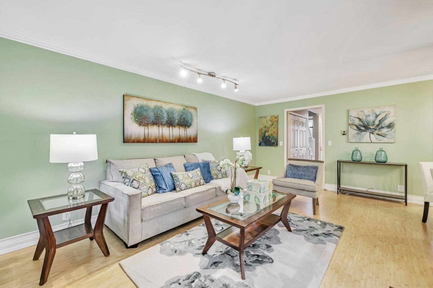 Detail Gallery Image 6 of 38 For 175 Evandale Ave #2,  Mountain View,  CA 94043 - 2 Beds | 2/1 Baths