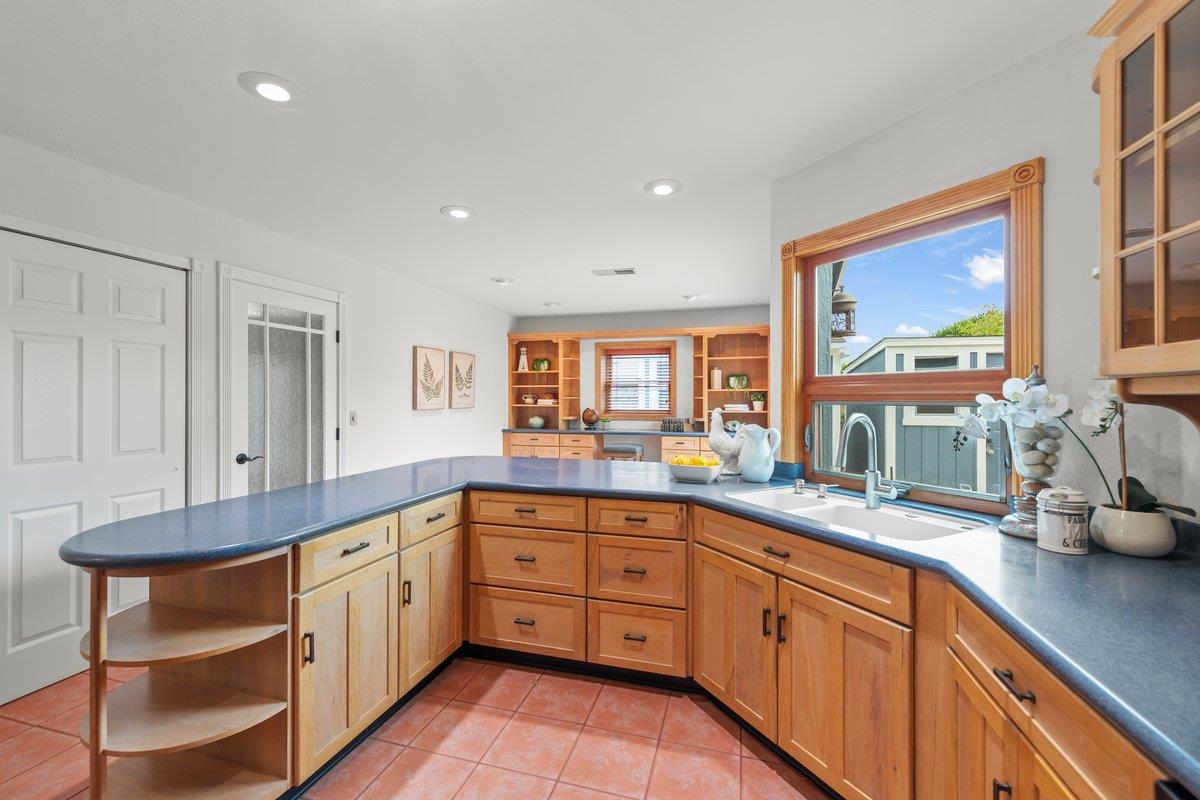 Detail Gallery Image 14 of 51 For 1568 Mizzen Ln, Half Moon Bay,  CA 94019 - 4 Beds | 3 Baths