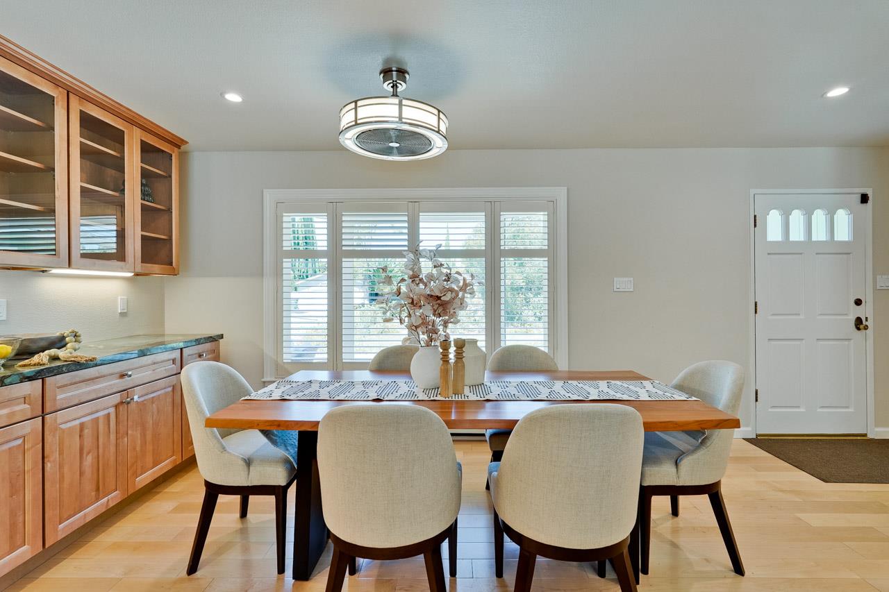 Detail Gallery Image 12 of 95 For 1590 Vineyard Dr, Los Altos,  CA 94024 - 5 Beds | 3 Baths