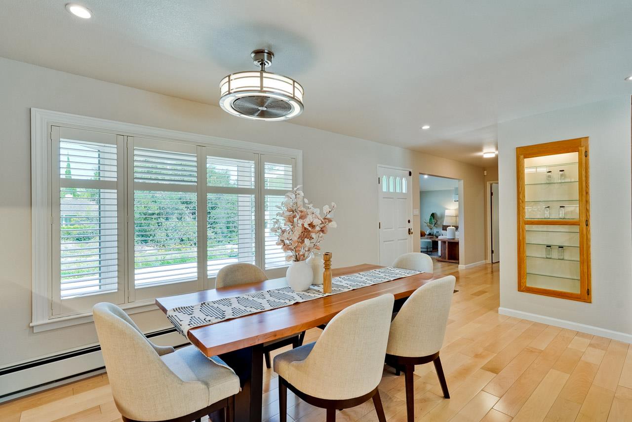 Detail Gallery Image 13 of 95 For 1590 Vineyard Dr, Los Altos,  CA 94024 - 5 Beds | 3 Baths