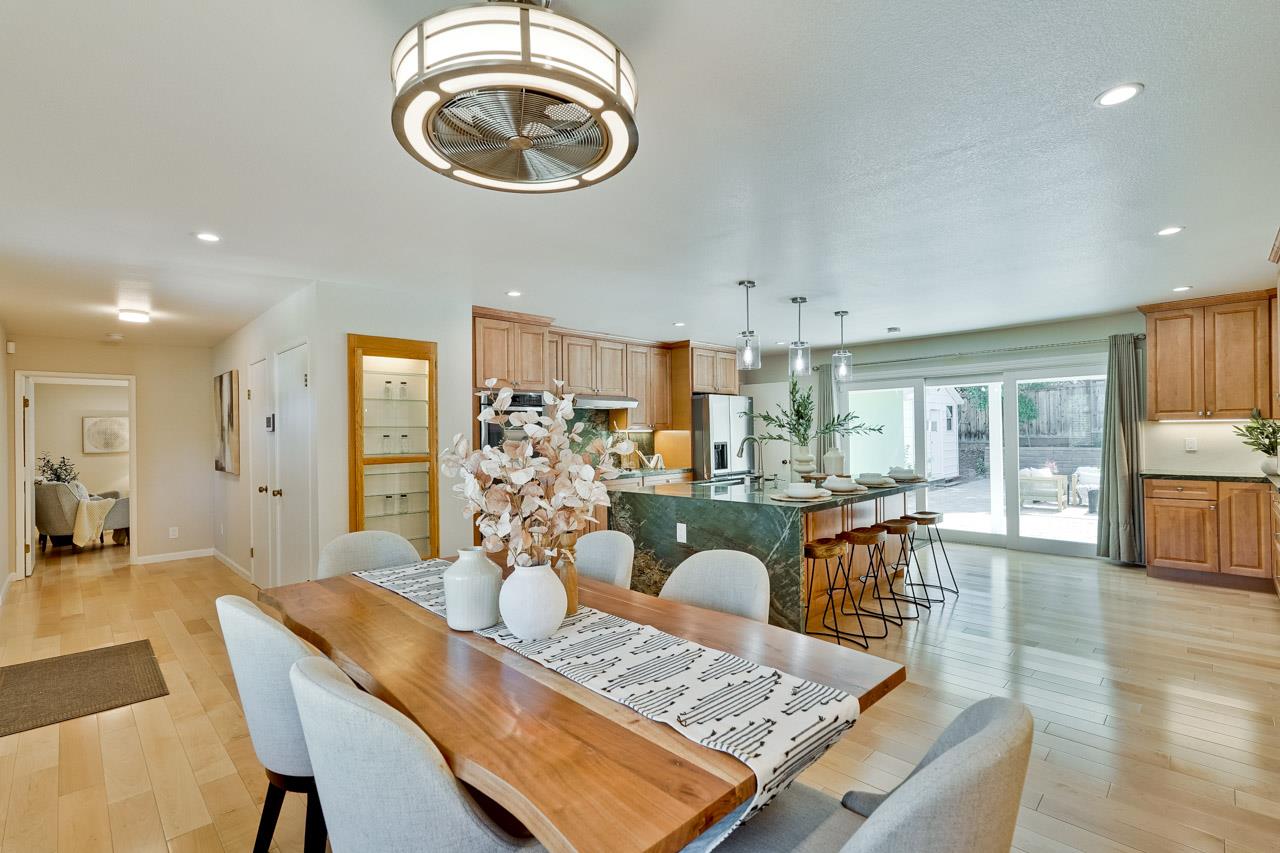 Detail Gallery Image 14 of 95 For 1590 Vineyard Dr, Los Altos,  CA 94024 - 5 Beds | 3 Baths