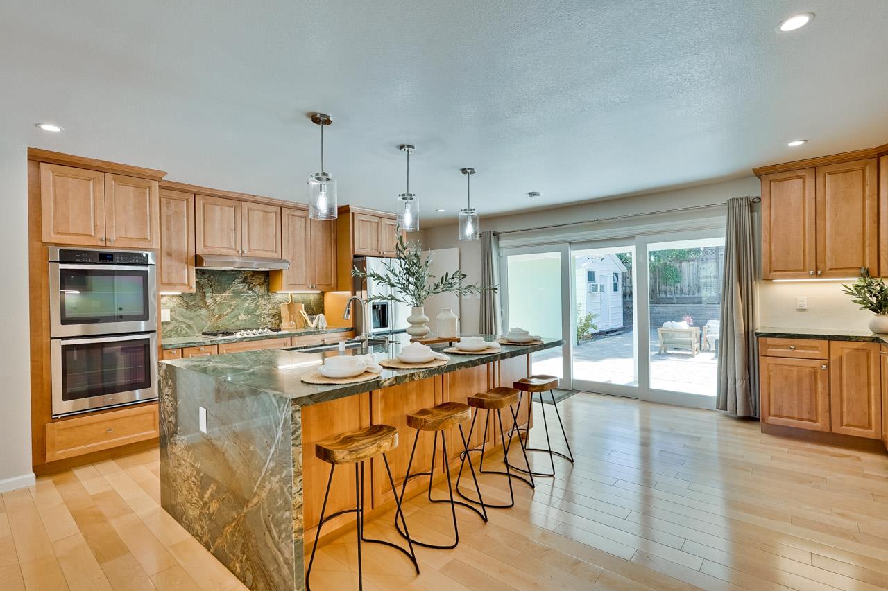 Detail Gallery Image 15 of 95 For 1590 Vineyard Dr, Los Altos,  CA 94024 - 5 Beds | 3 Baths