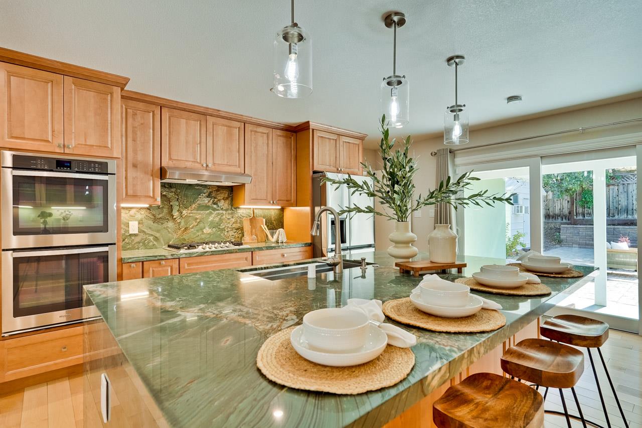 Detail Gallery Image 16 of 95 For 1590 Vineyard Dr, Los Altos,  CA 94024 - 5 Beds | 3 Baths