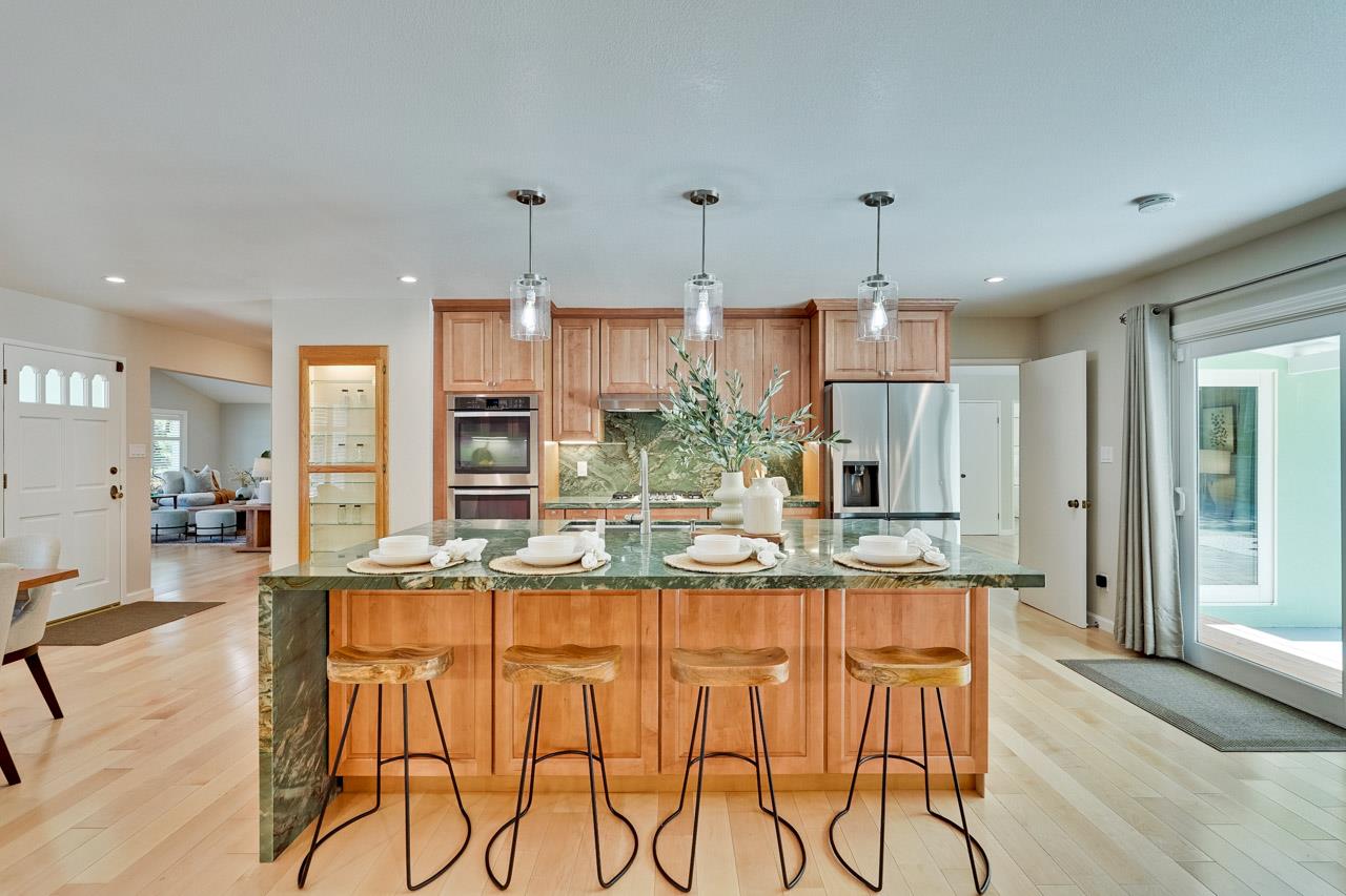 Detail Gallery Image 17 of 95 For 1590 Vineyard Dr, Los Altos,  CA 94024 - 5 Beds | 3 Baths