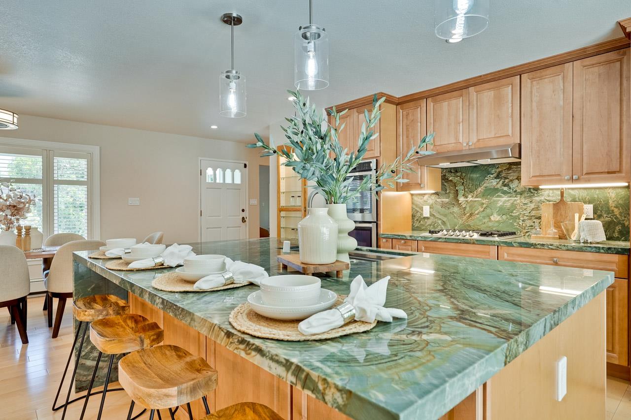 Detail Gallery Image 19 of 95 For 1590 Vineyard Dr, Los Altos,  CA 94024 - 5 Beds | 3 Baths