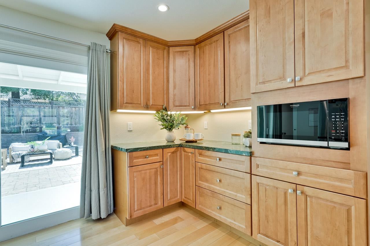 Detail Gallery Image 24 of 95 For 1590 Vineyard Dr, Los Altos,  CA 94024 - 5 Beds | 3 Baths