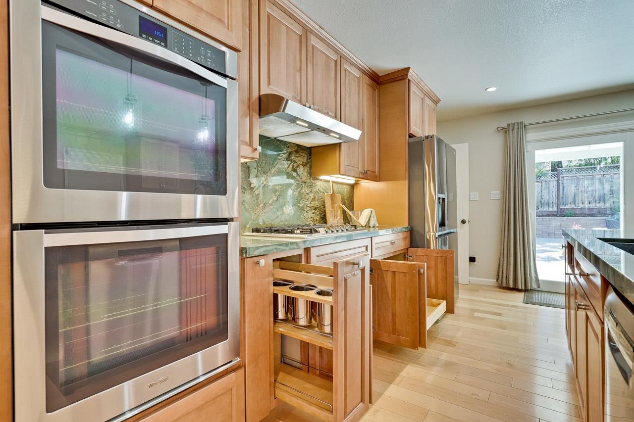 Detail Gallery Image 26 of 95 For 1590 Vineyard Dr, Los Altos,  CA 94024 - 5 Beds | 3 Baths