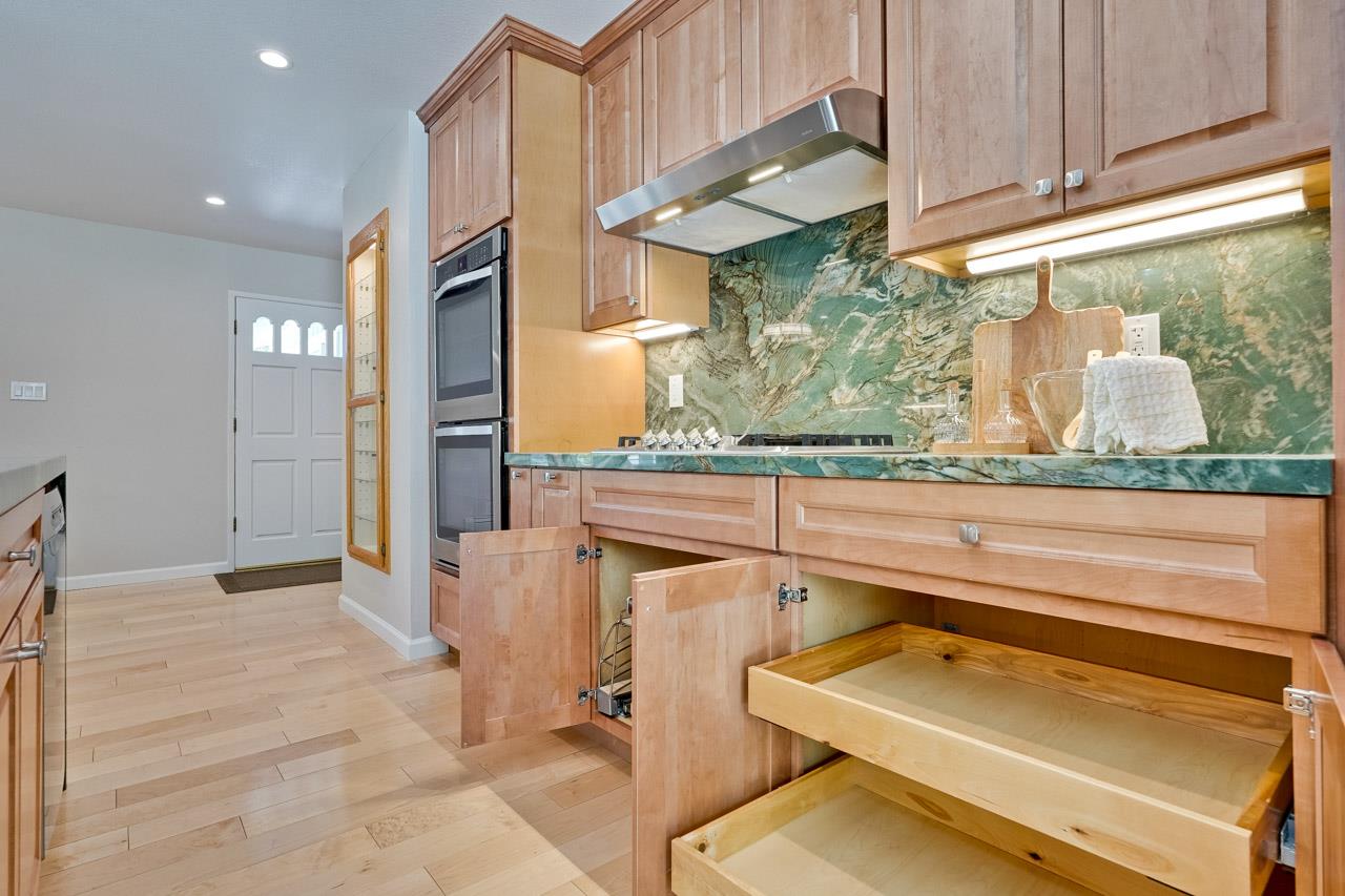 Detail Gallery Image 27 of 95 For 1590 Vineyard Dr, Los Altos,  CA 94024 - 5 Beds | 3 Baths