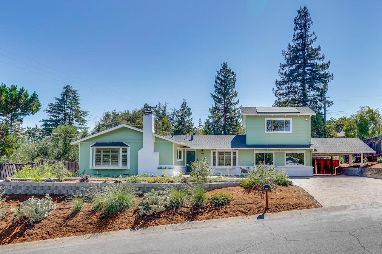 Detail Gallery Image 4 of 95 For 1590 Vineyard Dr, Los Altos,  CA 94024 - 5 Beds | 3 Baths