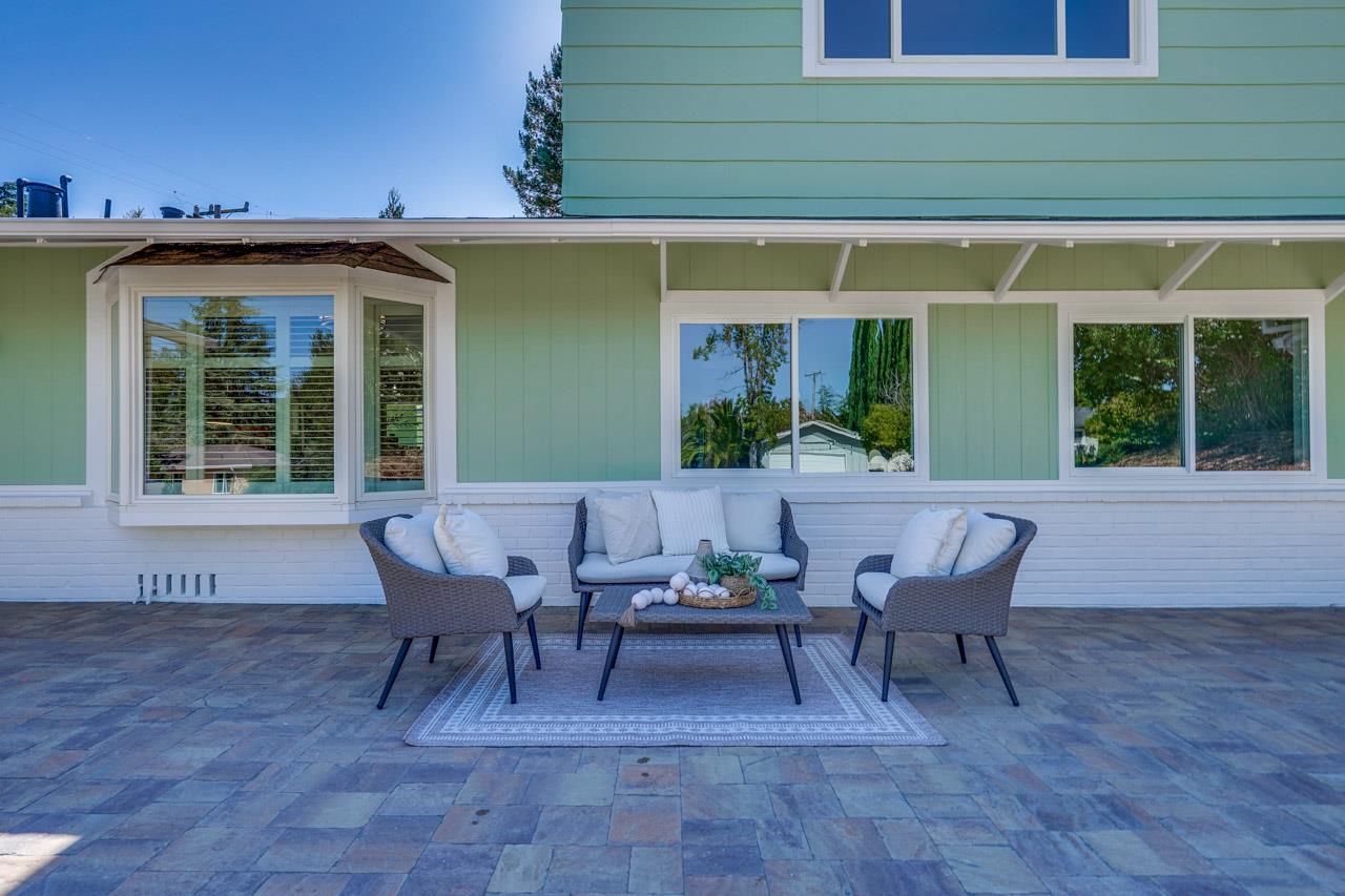 Detail Gallery Image 6 of 95 For 1590 Vineyard Dr, Los Altos,  CA 94024 - 5 Beds | 3 Baths