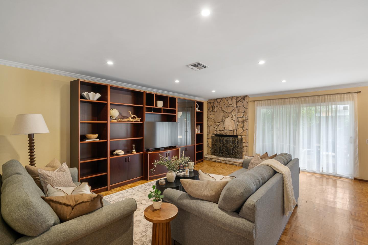 Detail Gallery Image 4 of 31 For 2679 Sean Ct, South San Francisco,  CA 94080 - 3 Beds | 2/1 Baths