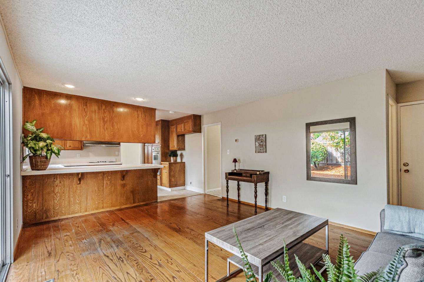 Detail Gallery Image 10 of 33 For 1831 Frobisher Way, San Jose,  CA 95124 - 5 Beds | 2/1 Baths