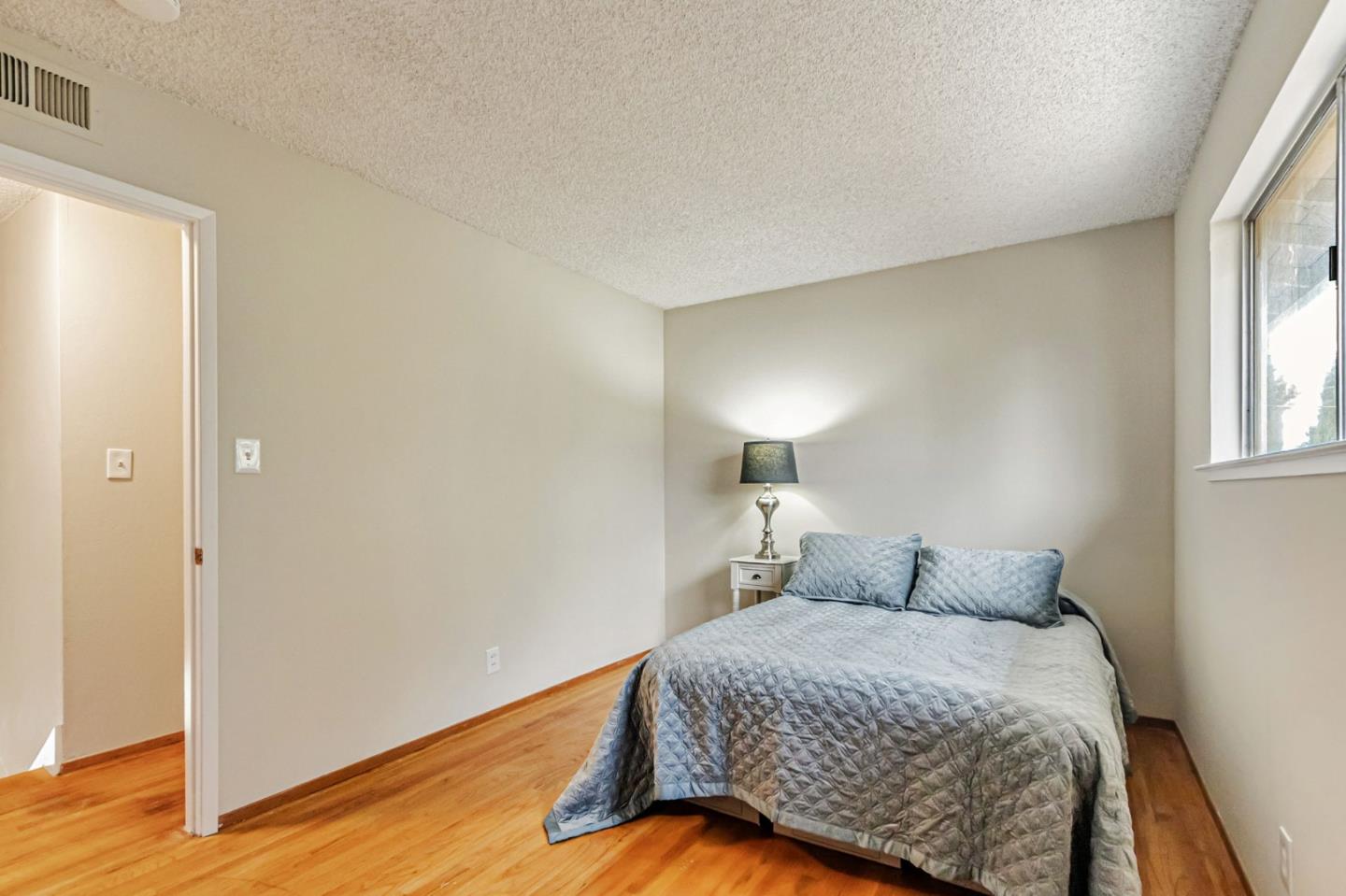 Detail Gallery Image 21 of 33 For 1831 Frobisher Way, San Jose,  CA 95124 - 5 Beds | 2/1 Baths